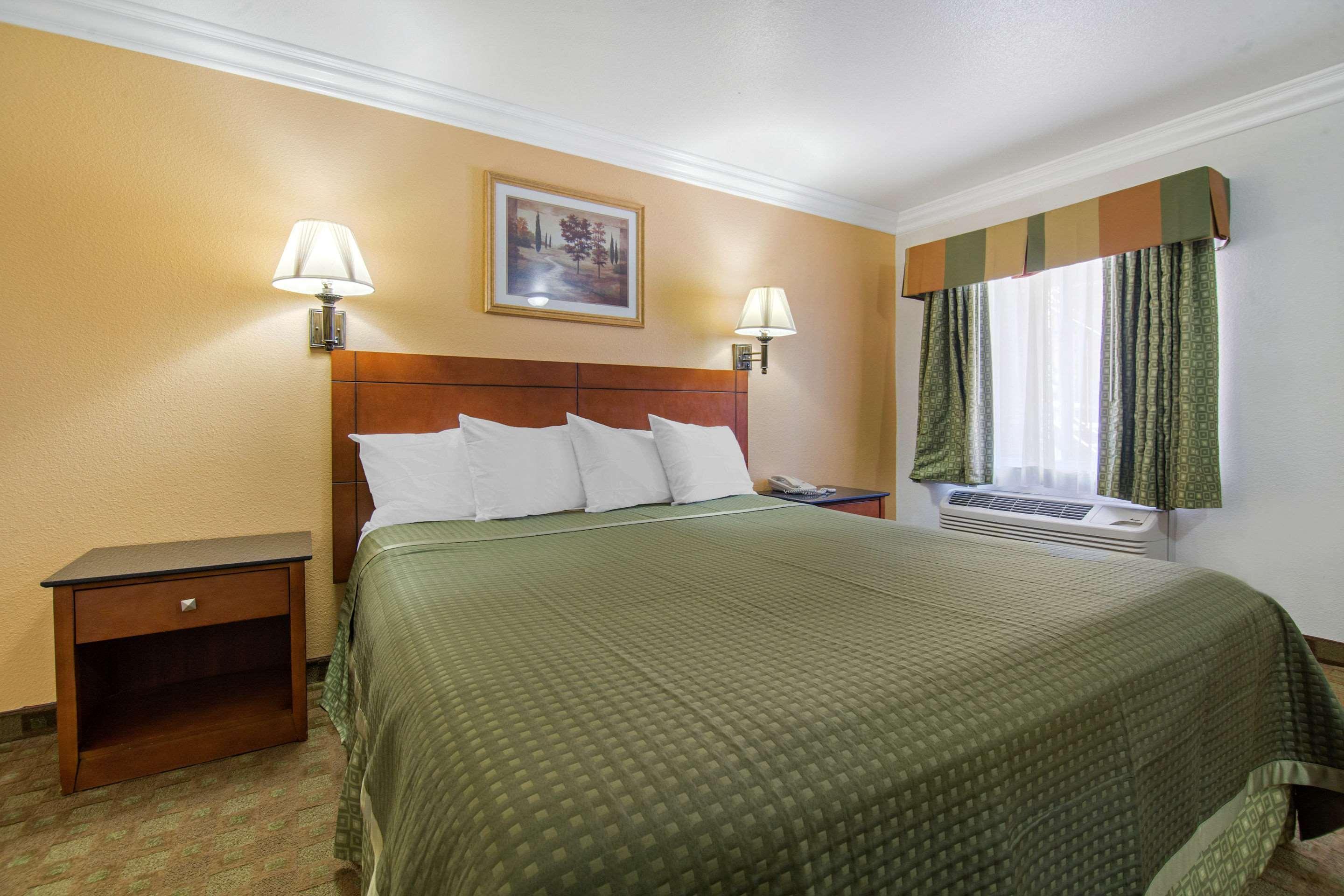 Rodeway Inn Adelanto Us 395 Buitenkant foto