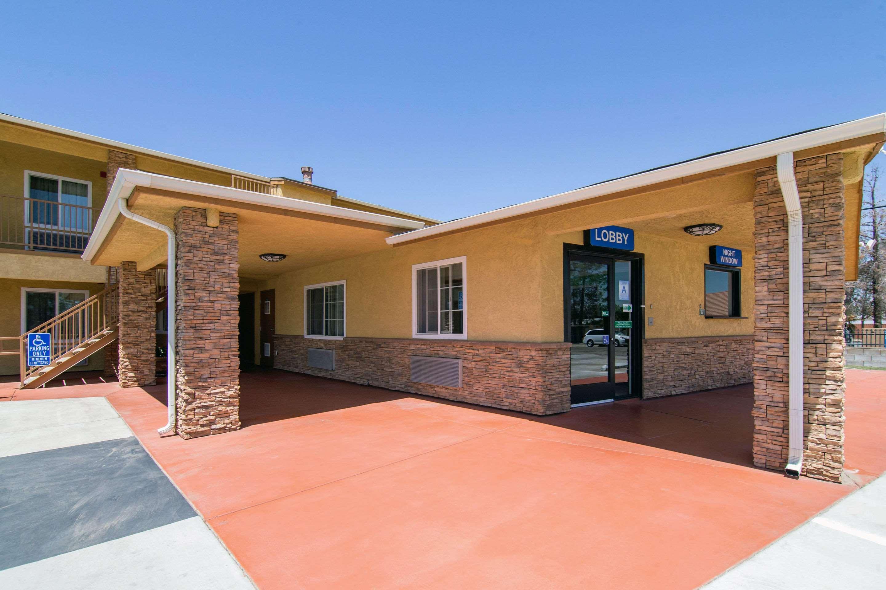 Rodeway Inn Adelanto Us 395 Buitenkant foto