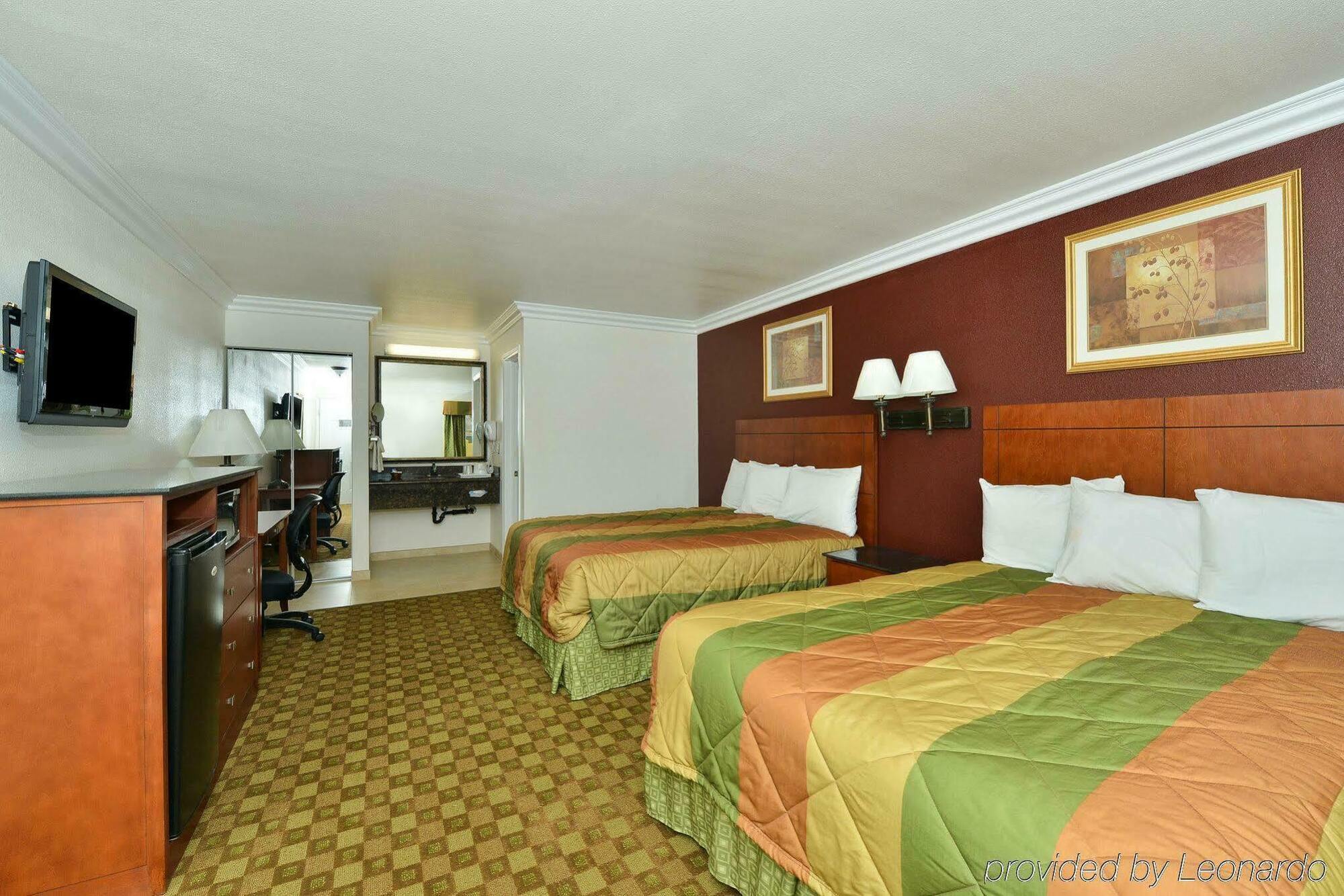 Rodeway Inn Adelanto Us 395 Buitenkant foto
